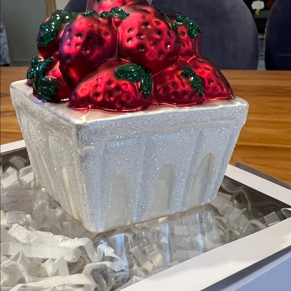 Anthropologie Basket of Strawberries Holiday Ornament NIB - Picture 3 of 3